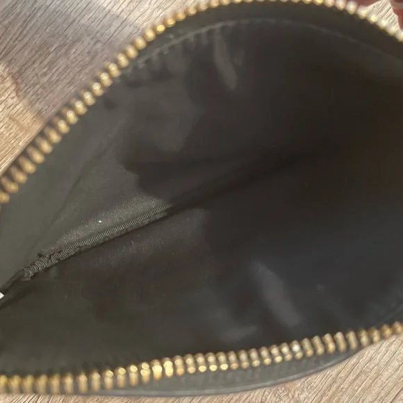 ❌❌SOLD❌❌Tory Burch Wristlet - Picture 4 of 6